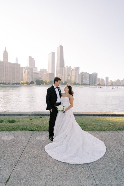 couple kissing on boat in front of chicago skyline