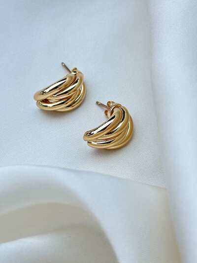 Gold Earrings from Anine Bing photoed by AMALYN STYLE + SOCIAL 