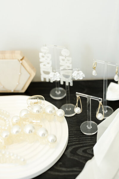 Customizable bridal accessories and veils