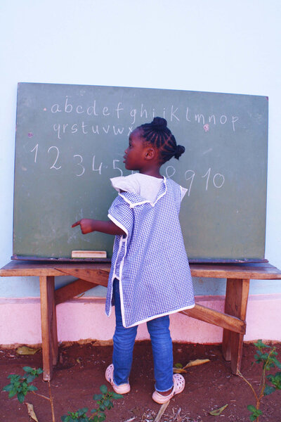 kurandza-girls-education-classroom