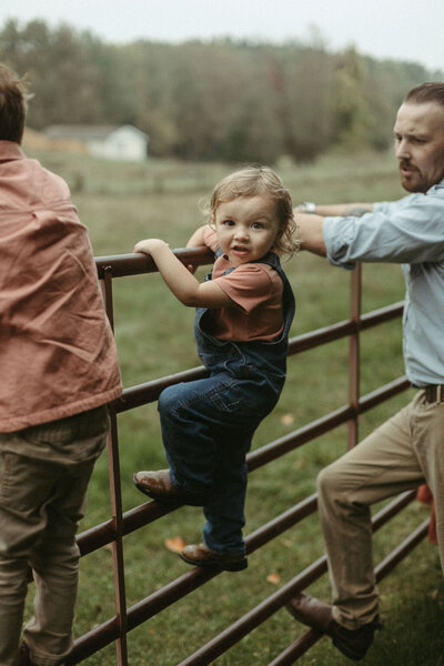 I am a documentary family Photographer located in Kalamazoo Michigan serving Grand Rapids, Detroit, Chicago, Lansing and South Bend. Luxury Michigan Family Photographer. Places to Take Pictures in Michigan, holland Michigan photographers, northern Michigan photographers, Michigan maternity photographer, Michigan Family Photographer, Mid Michigan Wedding Photographer