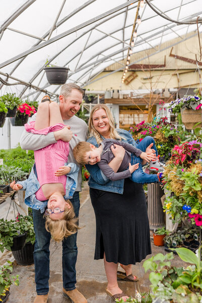 Krysta-Moore-Photography-Moose-Jaw-Greenhouse-Spring-Family-Photos-29