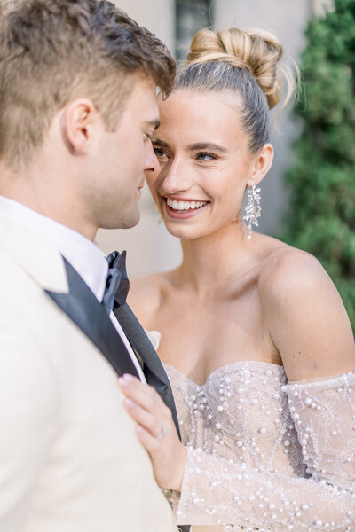 bride-and-groom-portrait-glen-manor-closeup