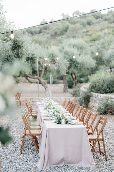Soft green foliage decorating an elegant wedding tablescape, styled for Ionian weddings and events with understated luxury.