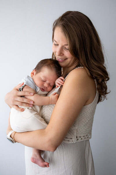 Newbornshoot in Limburg van mama en baby