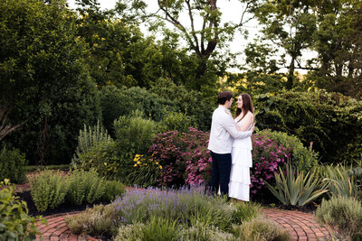 oatlands garden and house engagement photographer in leesburg