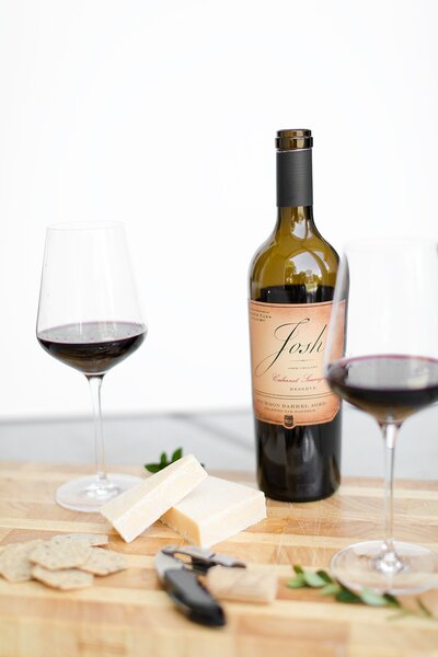 red wine with cheese and crackers