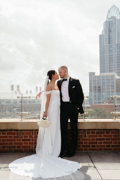 Bride and groom with Cincinnati skyline