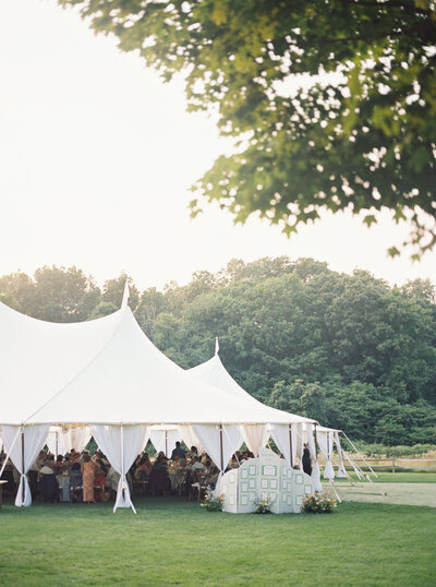 Connecticut wedding couple kissing