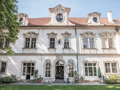 Artiseme Garden Prague weddings