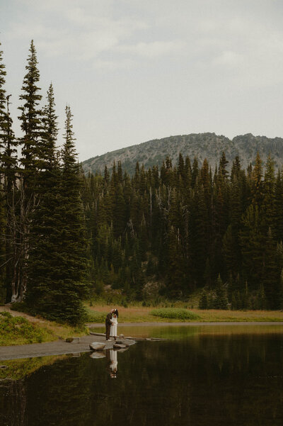 cheyenne monteiro photography sunrise mt rainier couples session washington-5867-2