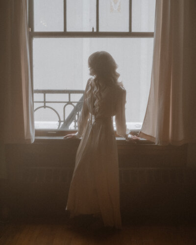  A beautifully captured vintage-style wedding moment of a bride, featuring soft tones and timeless romance in Spokane, Washington.