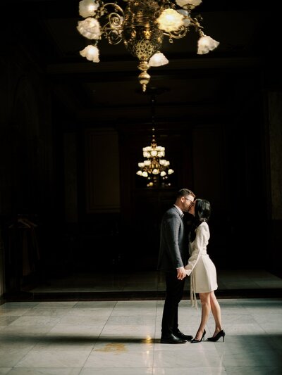 Indianapolis-State-House-Capitol-Building-Engagement-Photos-_0020