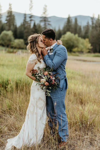 Couer d'Alene wedding couple kissing in field