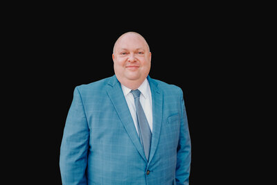 Branson Missouri headshot photographer Jessica Kennedyh of The XO Photography captures professional business headshot of men in blue suit