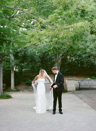 Wedding photos at the Birmingham Botanical Gardens by a Birmingham AL wedding photographer