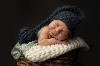 Maternity portrait in studio in northwest indiana, Brielle Pausma photography