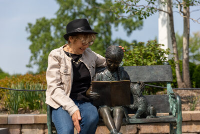 mary harker with child statue