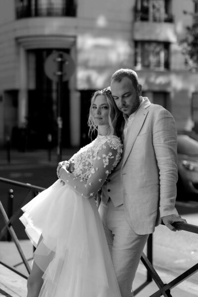 Elegante en tijdloze bruidsfotografie tijdens een after-weddingshoot, perfect om extra trouwfoto’s te maken zonder tijdsdruk.