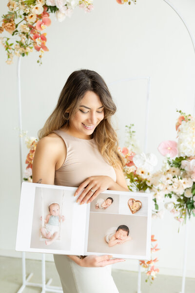 About me. Meet Ana, your newborn, maternity and cake smash photographer.