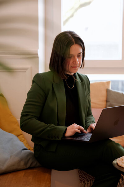 Amandine, graphiste du portfolio