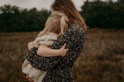 knuffel moeder en dochter