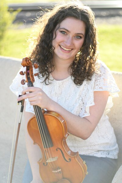 Erika Burns offers summer violin lessons in Lynnwood, WA.