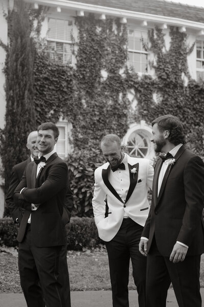 charleston-wedding-photographer-groom-groomsmen-portraits-maggie-collazo-1