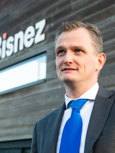 Portret van consultant bij Bisnez,