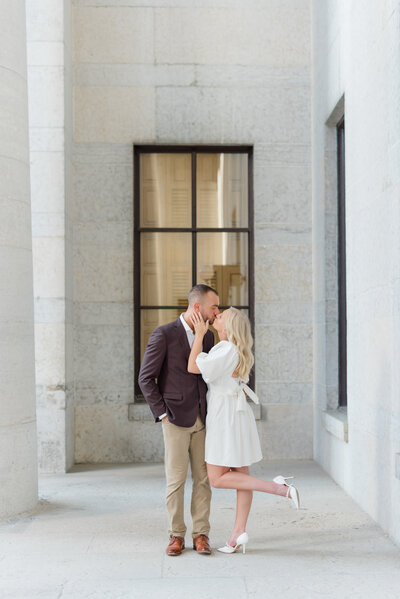 Bride kissing groom at Ohio State House in Columbus, Ohio