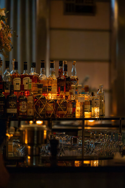 Bar at night at the Ile de France Montreal Restaurant