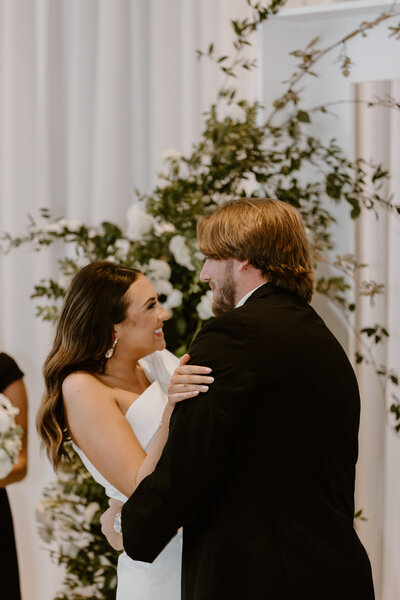Alabama Wedding Photography that focuses on documentary and editorial photographs while staying true to color.