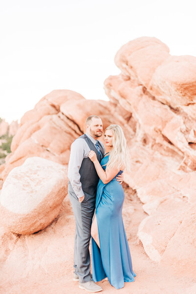 kari joy is a wedding photographer in colordo serving couples in all of Colorado and beyond including Denver and Colorado springs