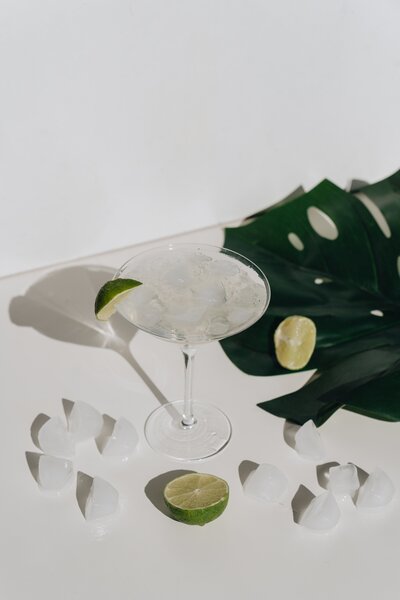 photo-of-cocktail-glass-with-sliced-lime-4051372
