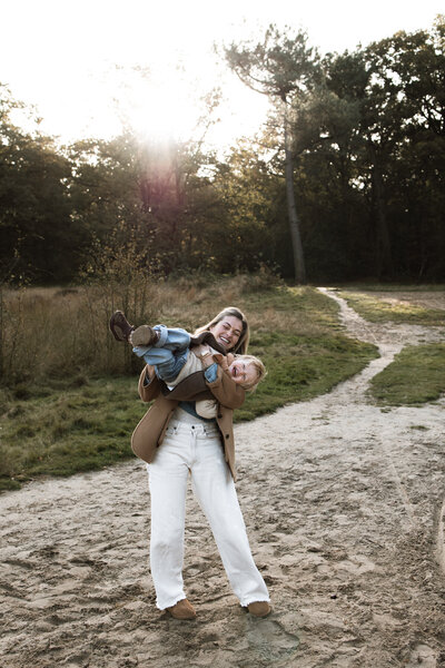 gezinsshoot valkenswaard eindhoven fotoshoot gezin zwangerschapsshoot newbornshoot fotograaf fotoshoot la nouk fotografie