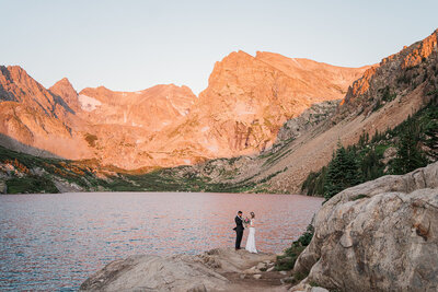 Celebrate your love story with anniversary photos that capture the joy and intimacy of your relationship. Samantha Immer Photography's personalized and meaningful approach ensures your memories last a lifetime.
