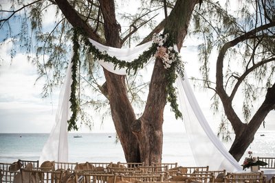 Relaxed wedding at The Lonestar Restaurant in Barbados