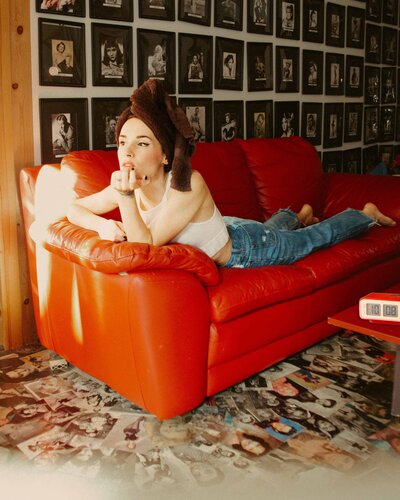 red-couch-photography
