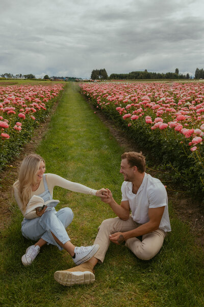 outdoor engagement photoshoot