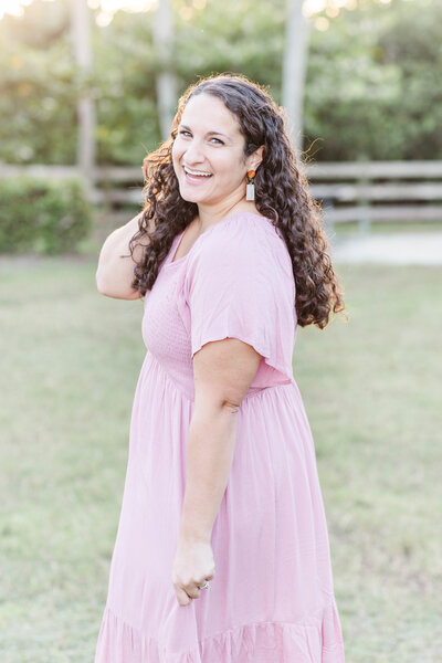 Deanna Grace is a light and airy wedding photographer based in Sarasota, Florida.