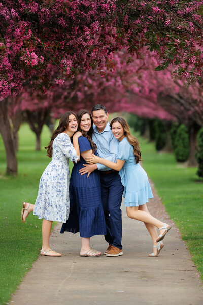 Family of 4 laughing together at Ann Morrison Park in Boise.