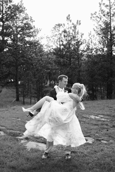 wanderingwildemedia-blackhillsweddingphotographer-woodlandsreceptions-2024wedding-blackhillsbride-reception-58