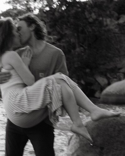 jac-dodge-new-mexico-elopement-couple-intimate-moment