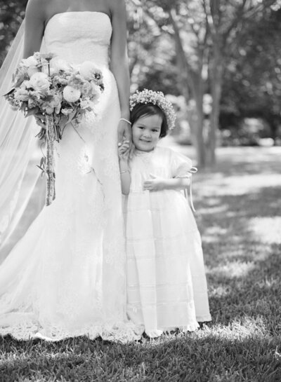 Wedding photos at the Birmingham Botanical Gardens by a Birmingham AL wedding photographer