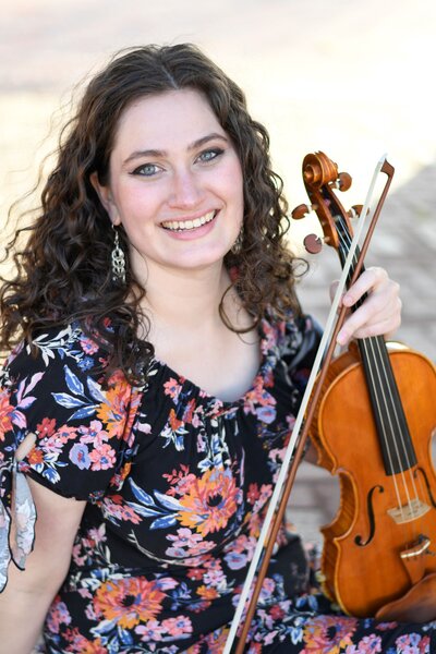Violinist Erika Burns writes blog articles about violin pedagogy and musicians' wellness.