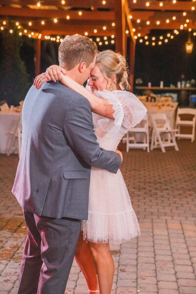 bride and groom last dance photo