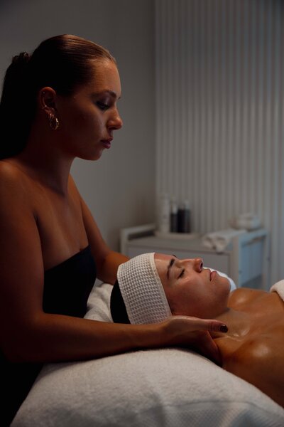 Treat the face to some deep-down indulgence with our CosMedix chemical peels and indulgent facial peels