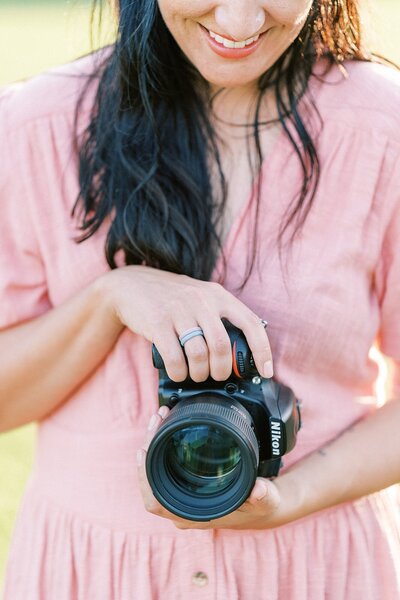 Dolly DeLong Photography holding her camera for branding photos
