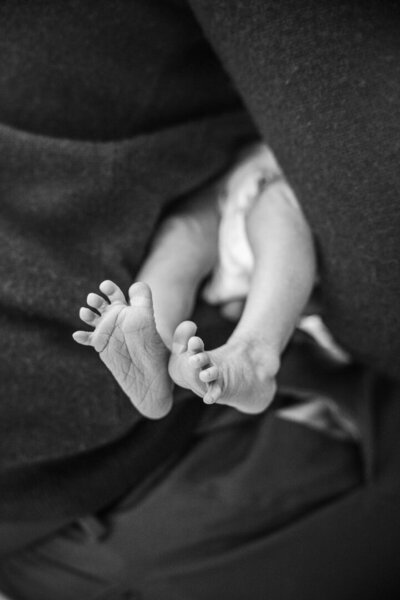 A photo of a newborn babies feet. Photo taken by photographer Alyx Jones. 