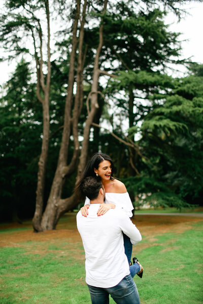 couple-holding-each-other-at-engagement-shoot-at-hampton-manor-by-leslie-choucard-photography